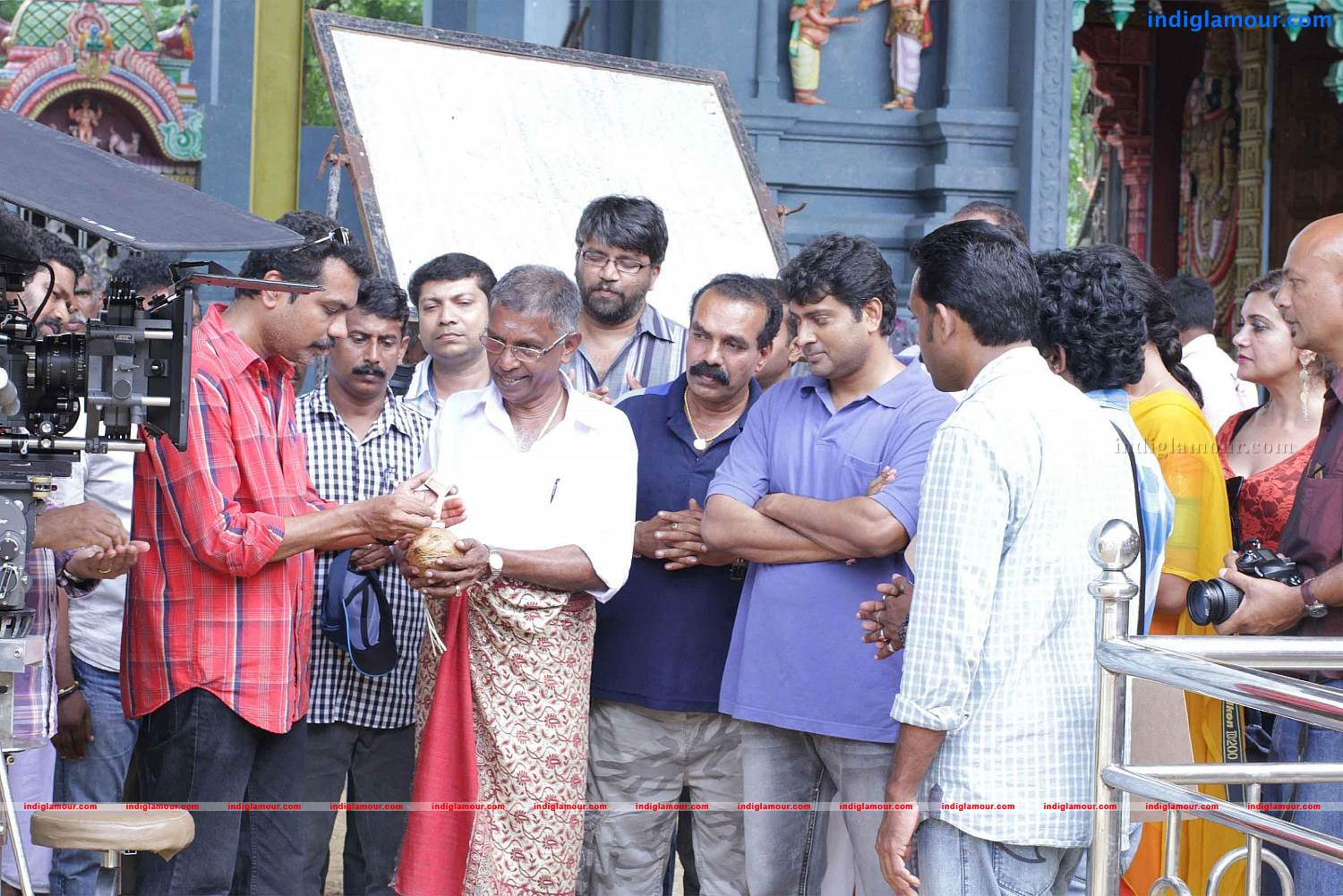 Ems Sum Penkuttyum Movie hd photo