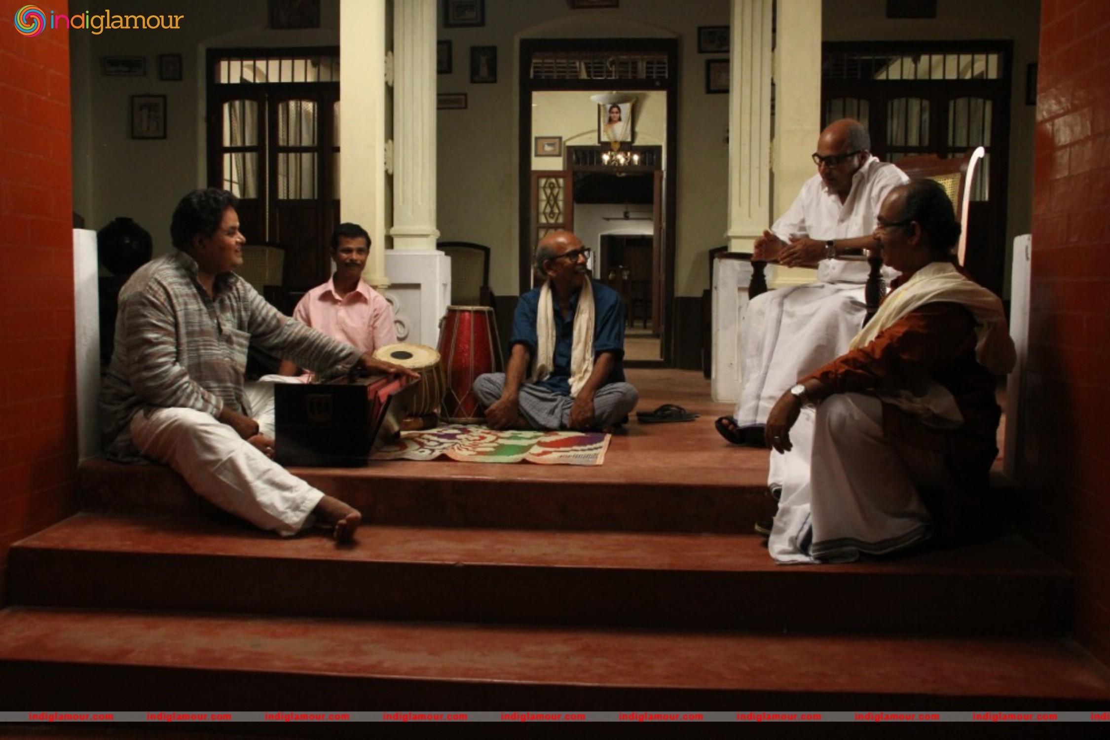 Sukhamayirikkatte Movie hd photo