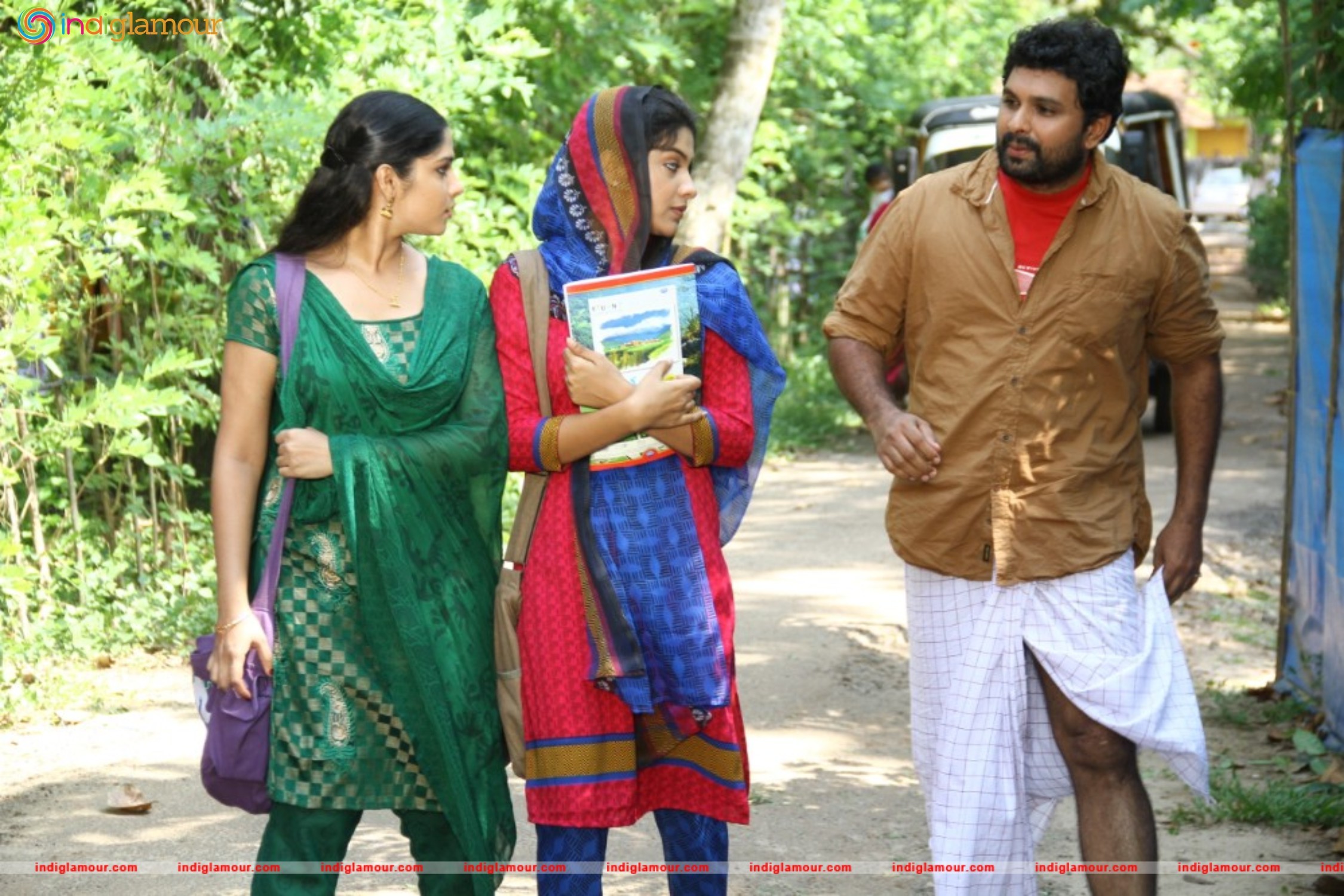 Sukhamayirikkatte Movie hd photo