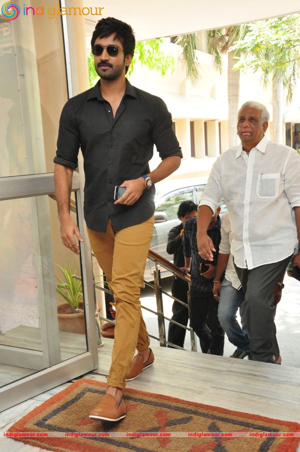 Aadhi Actor hd photo