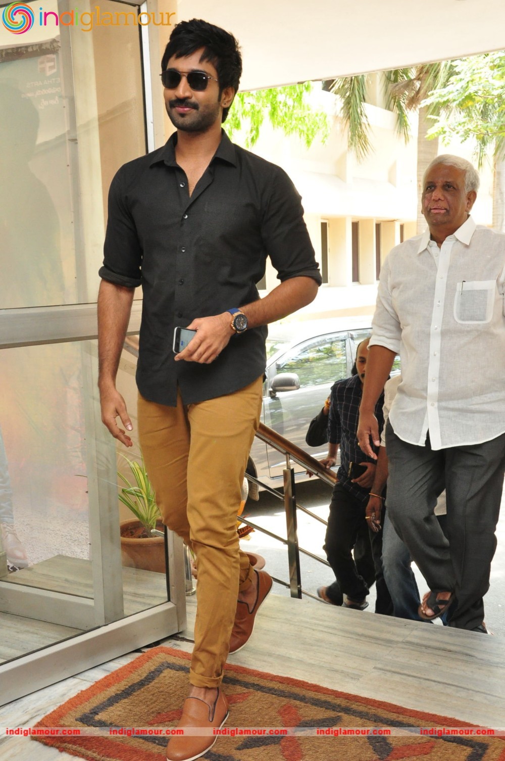 Aadhi Actor hd photo