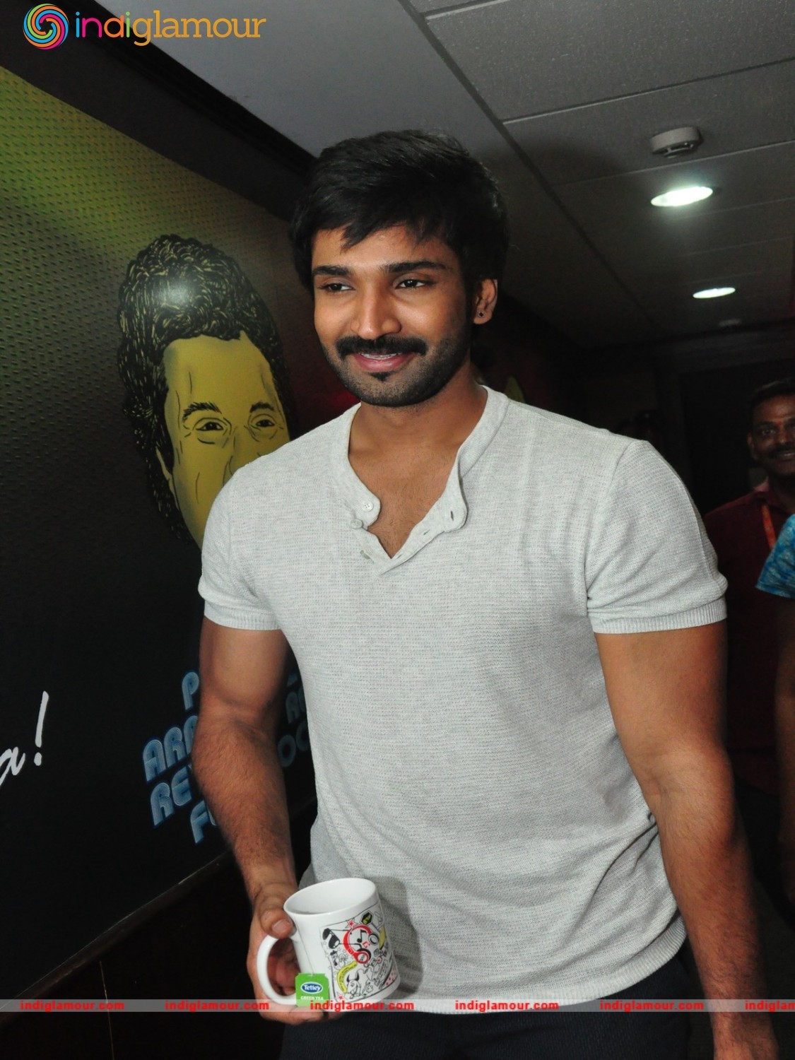 Aadhi Actor hd photo