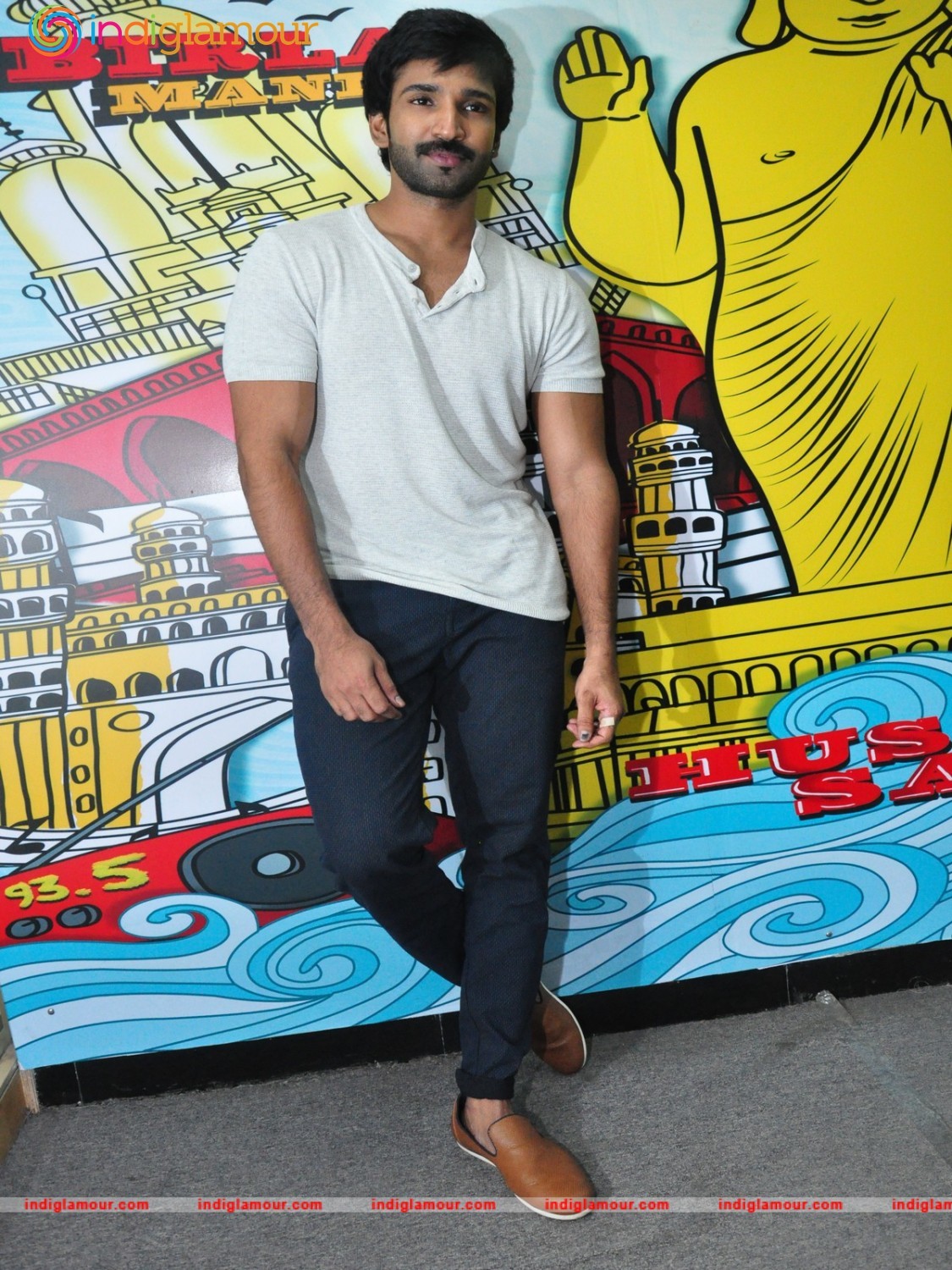 Aadhi Actor hd photo