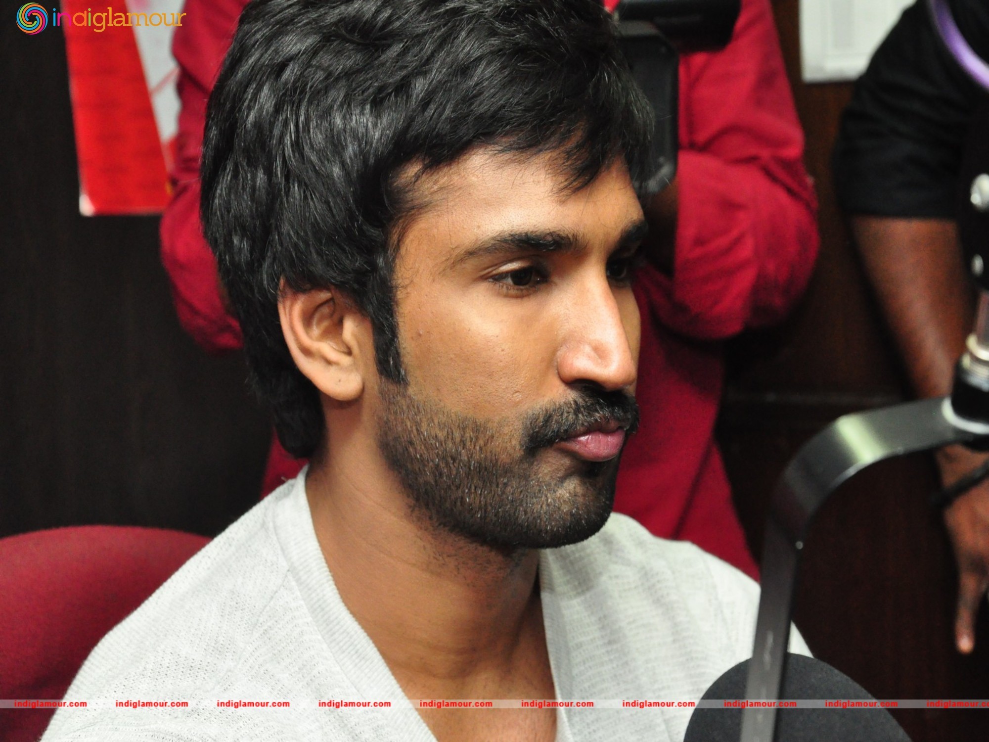 Aadhi Actor hd photo