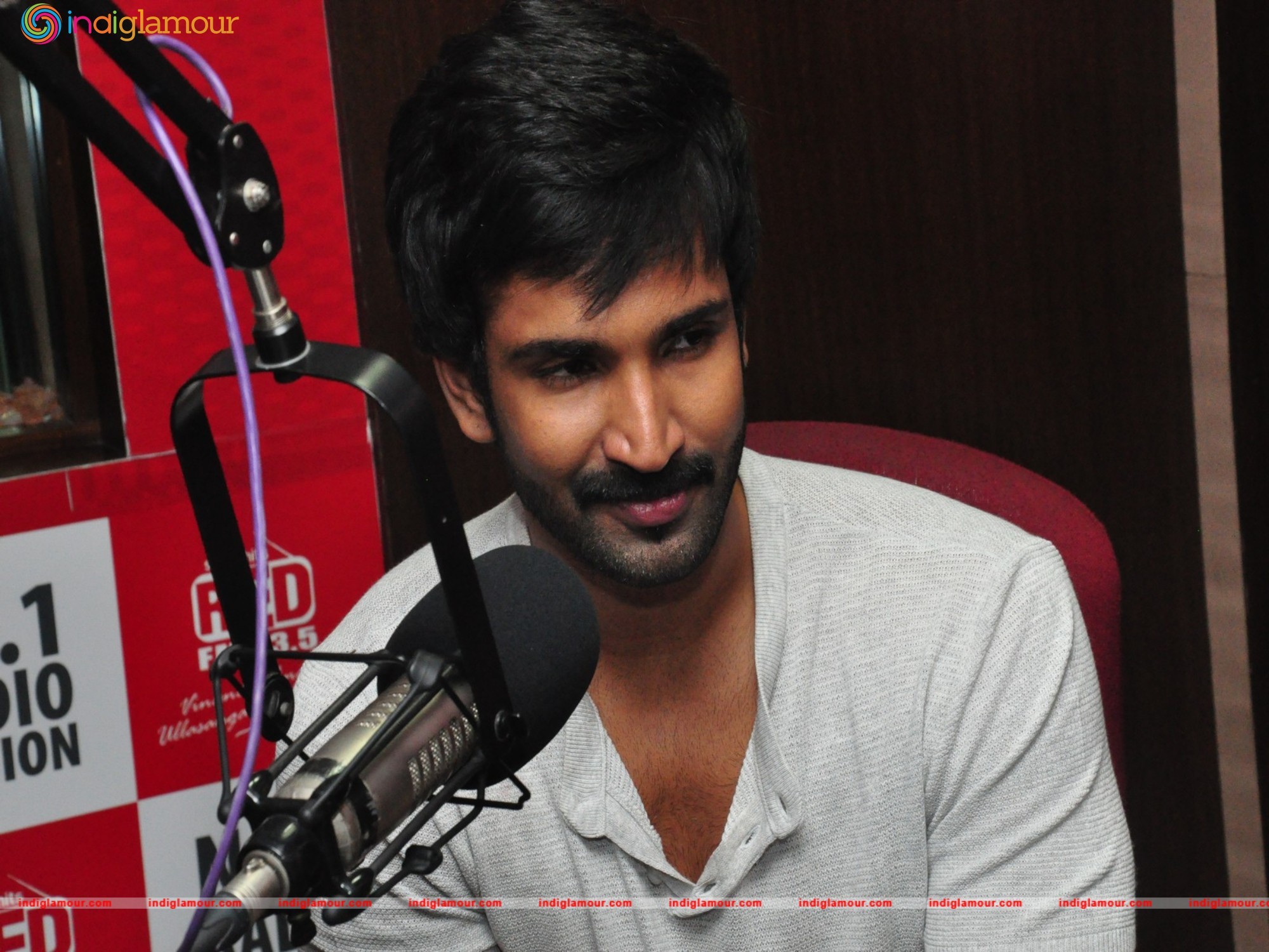 Aadhi Actor hd photo
