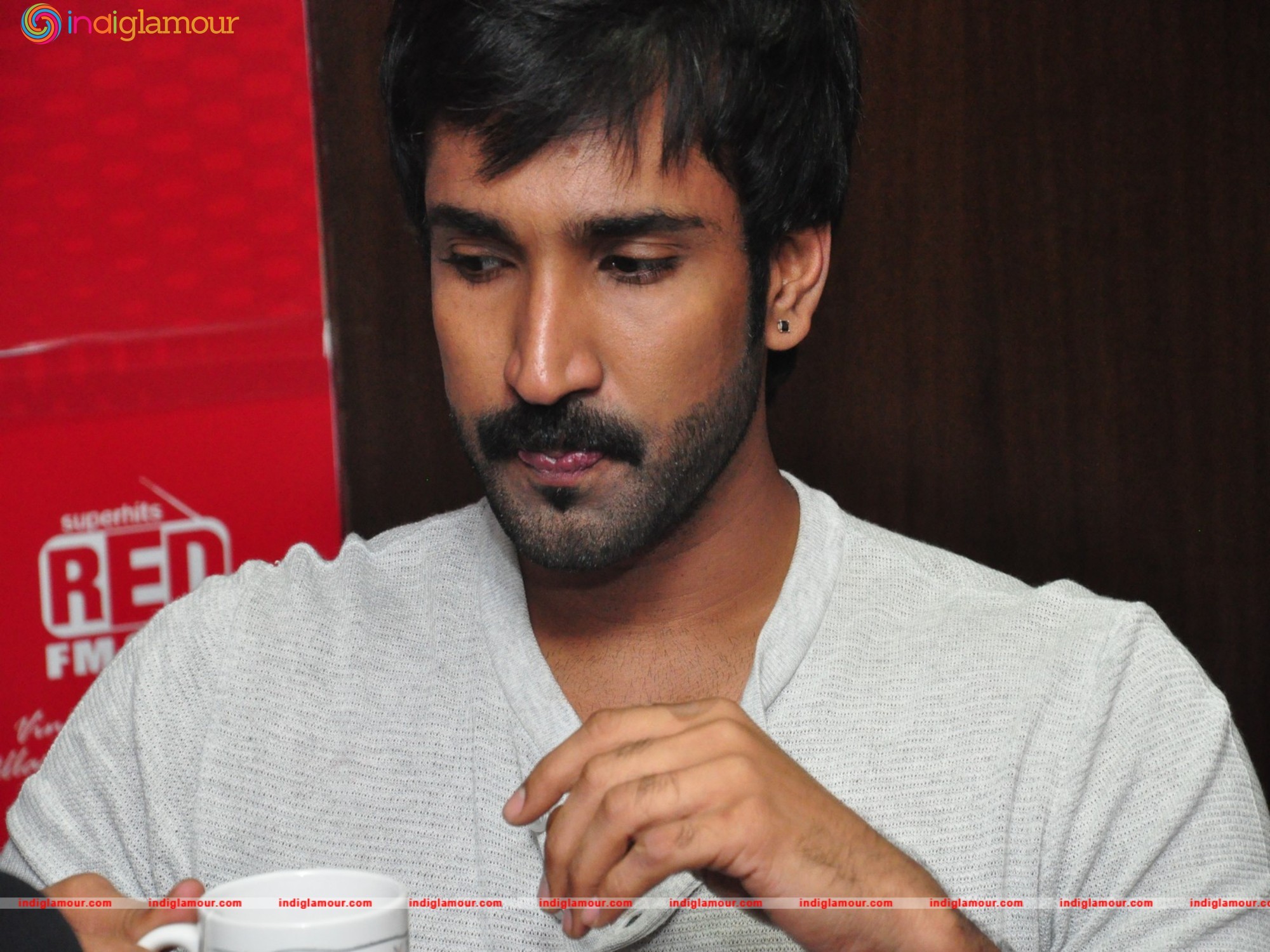 Aadhi Actor hd photo