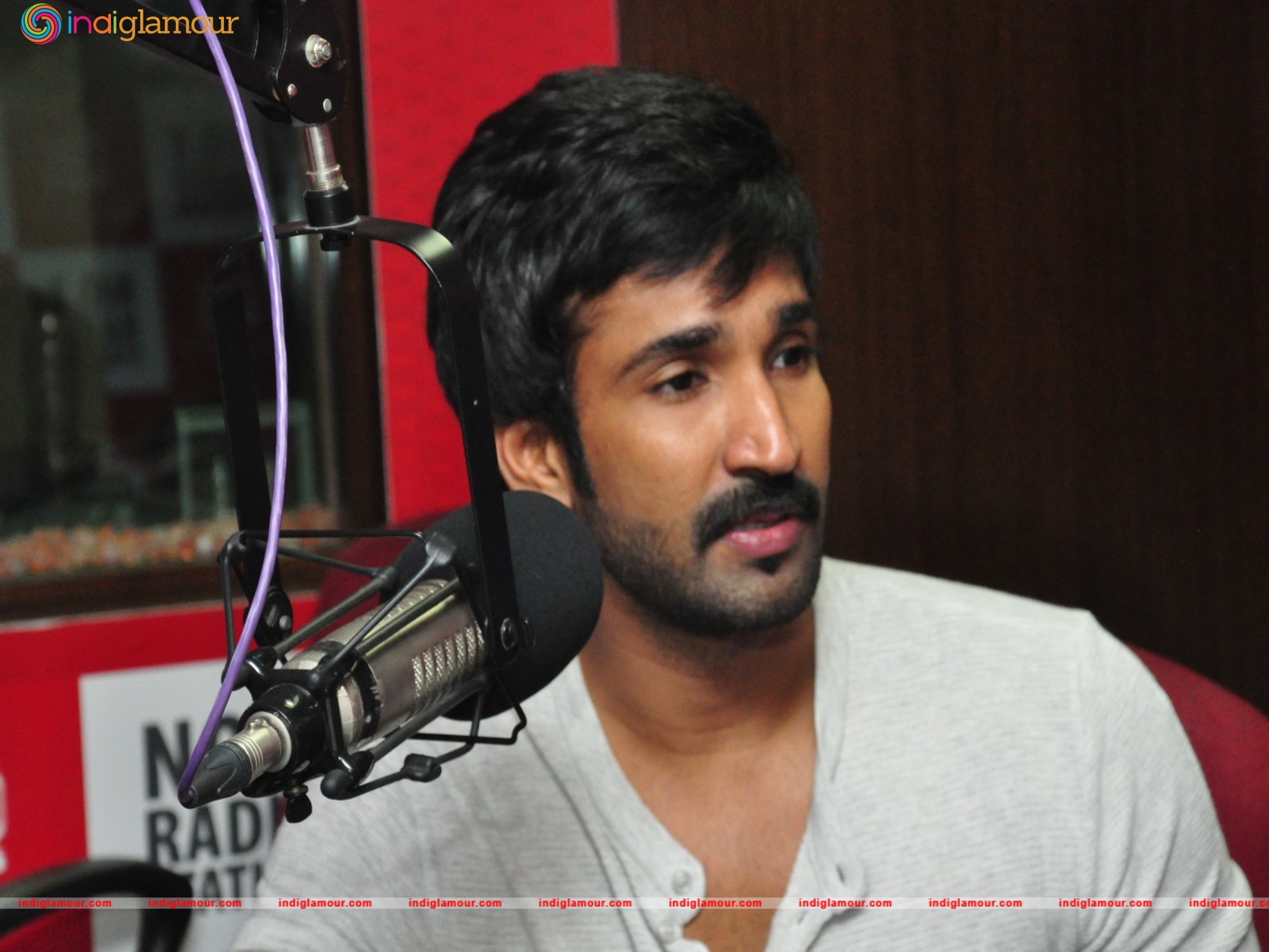 Aadhi Actor hd photo