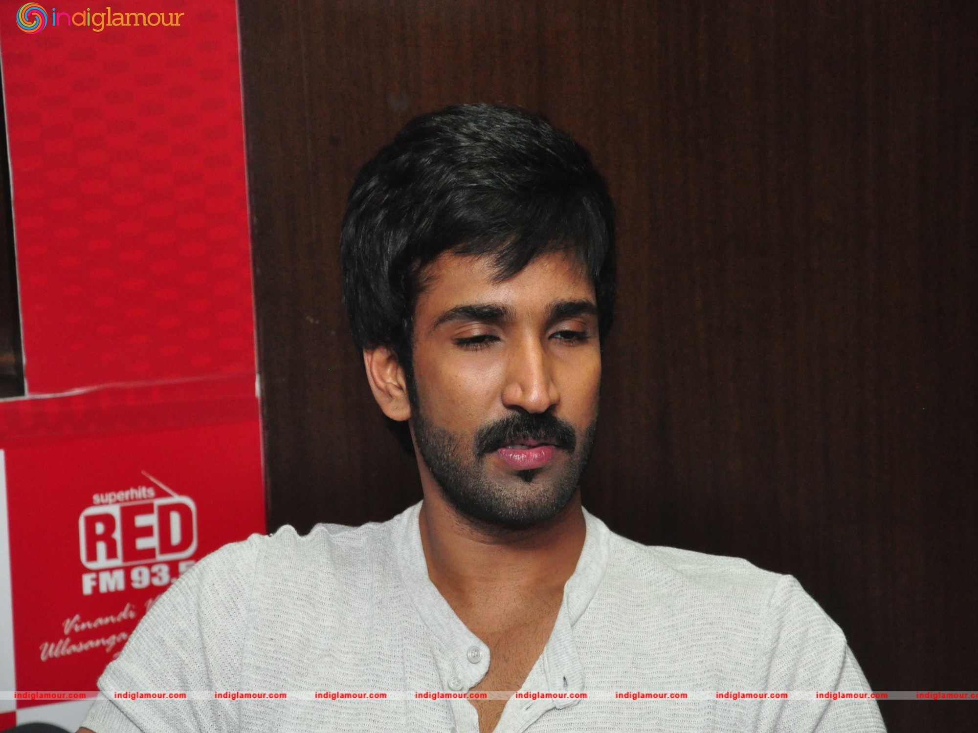 Aadhi Actor hd photo