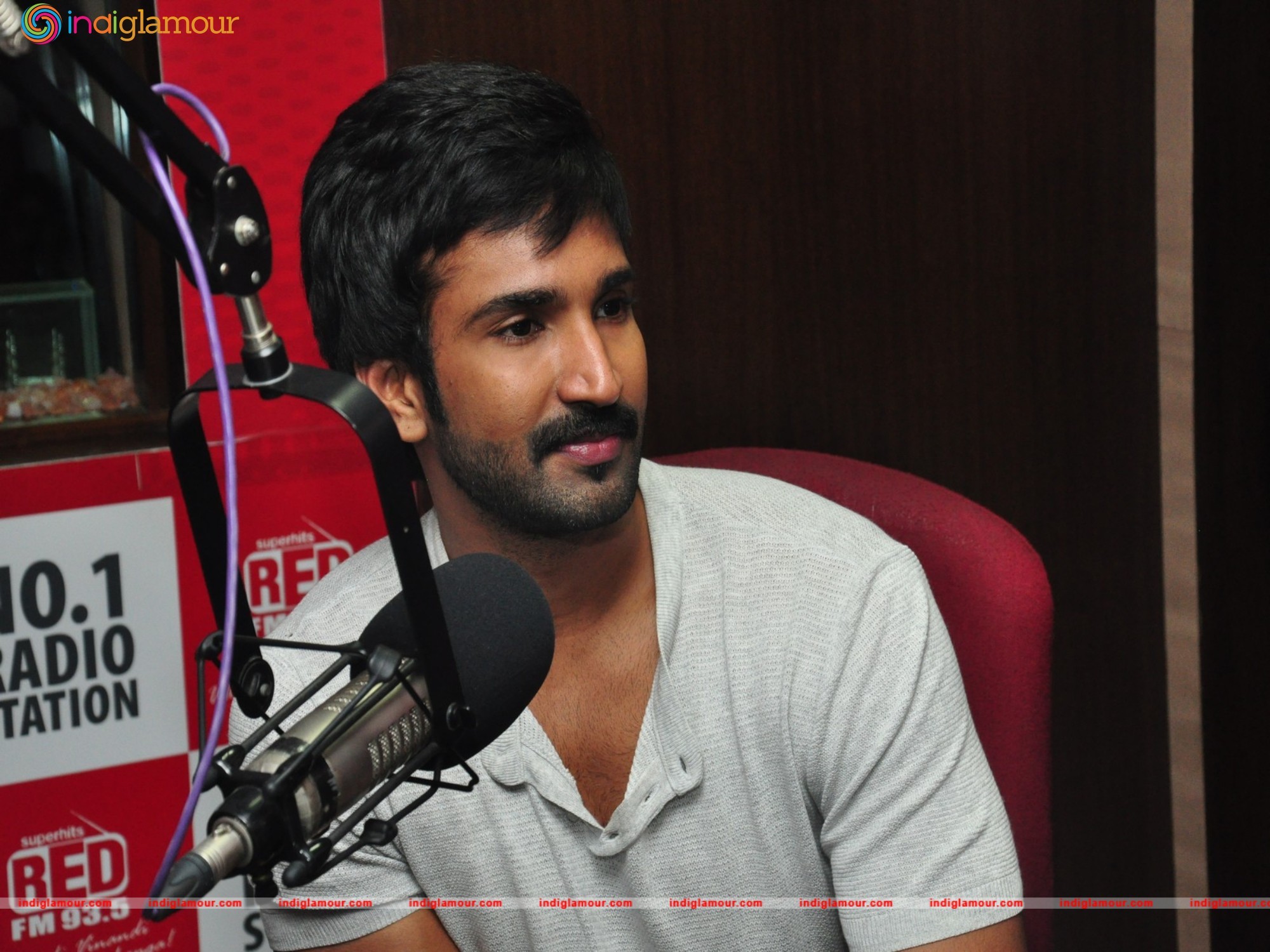 Aadhi Actor hd photo