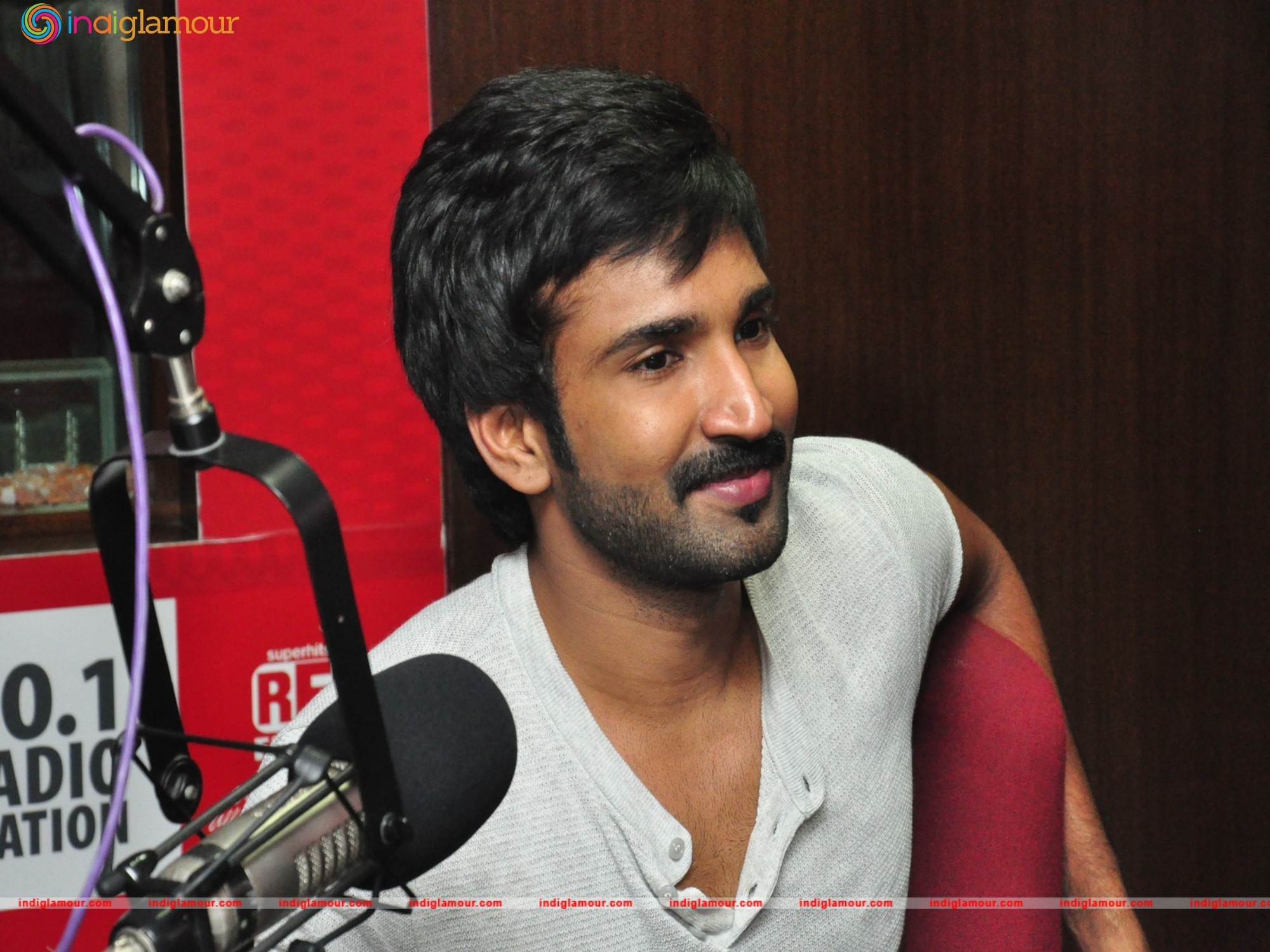 Aadhi Actor hd photo