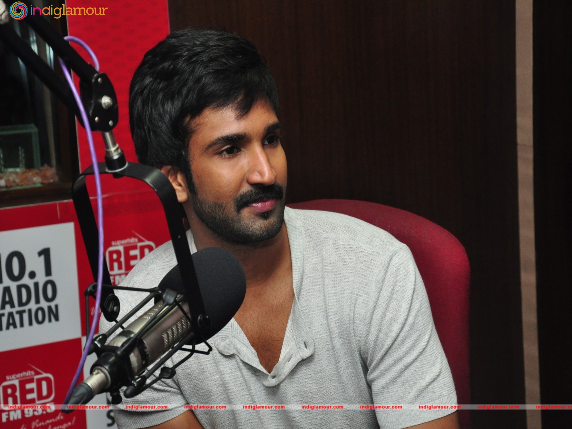 Aadhi Actor hd photo