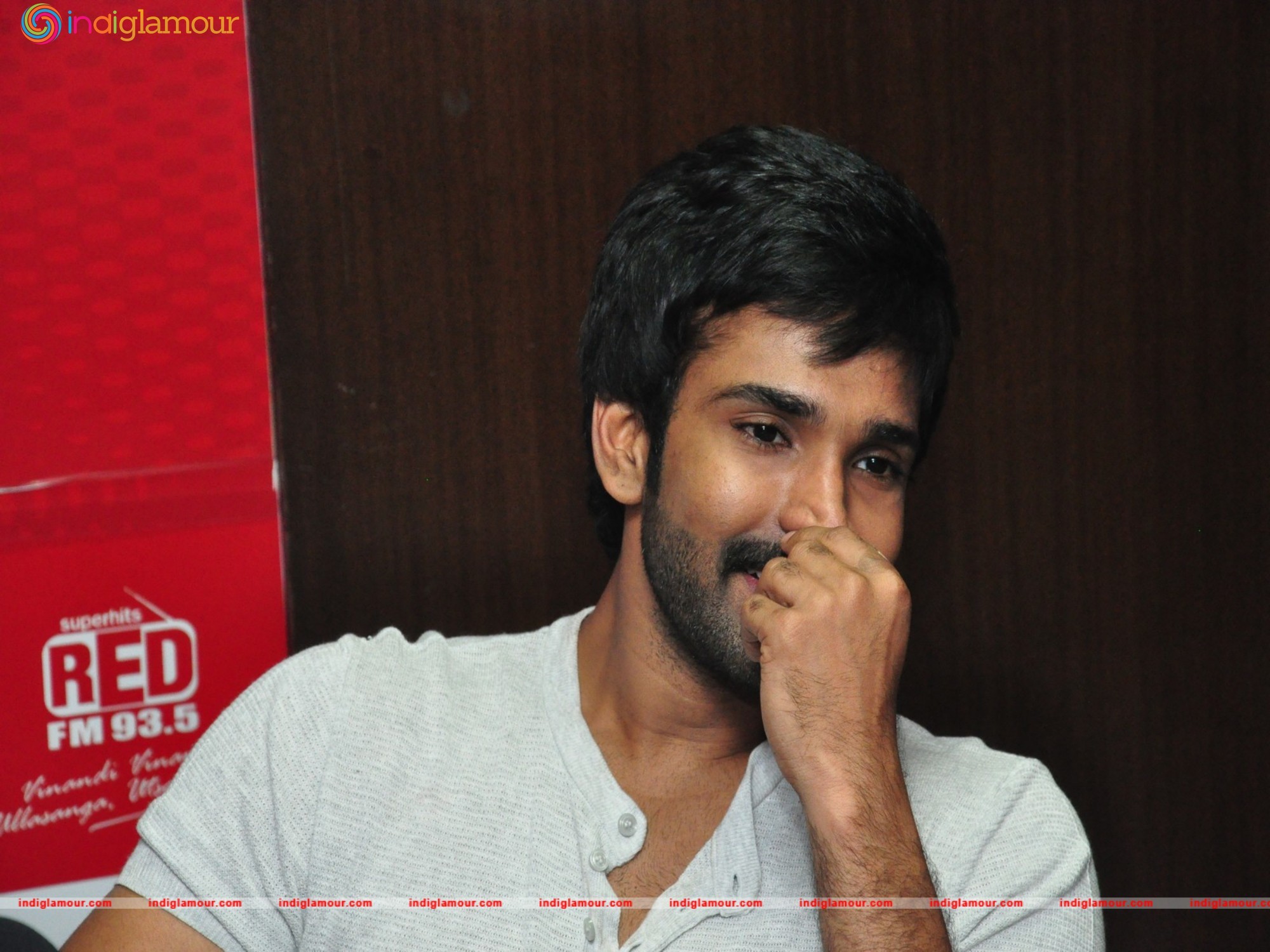Aadhi Actor hd photo