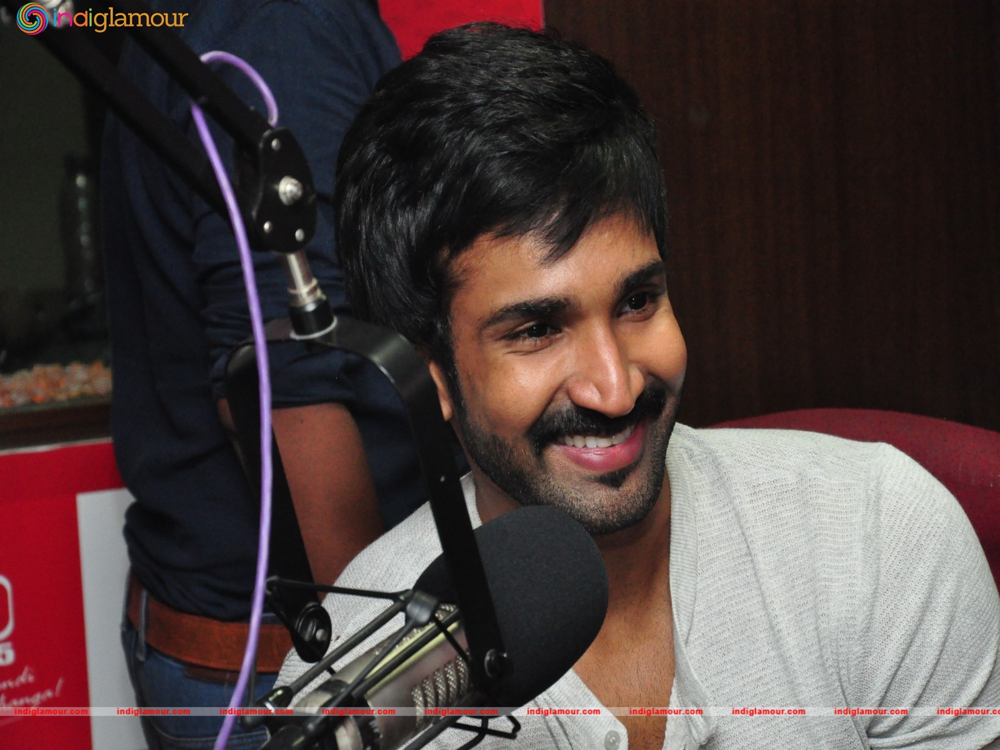 Aadhi Actor hd photo