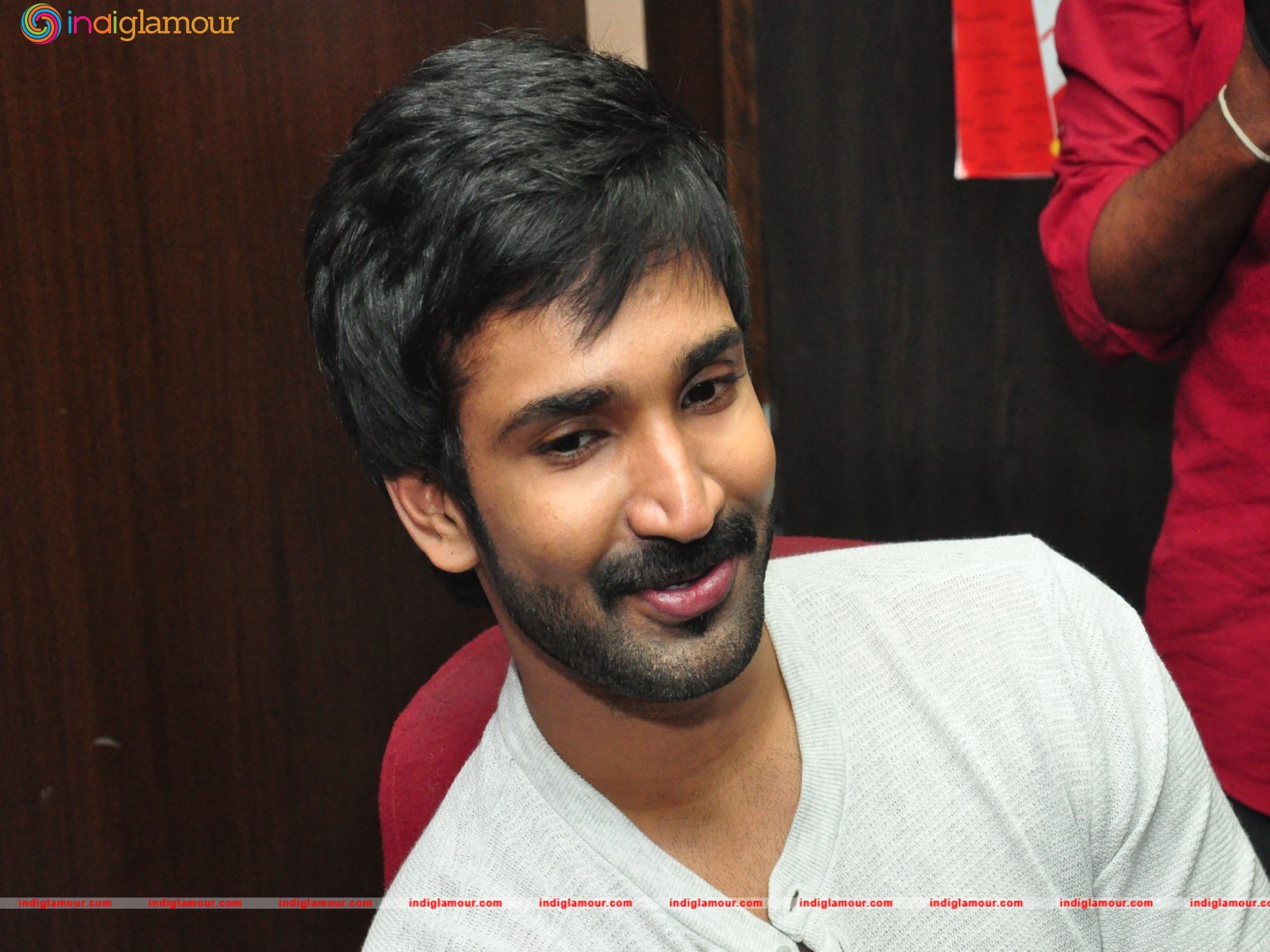 Aadhi Actor hd photo