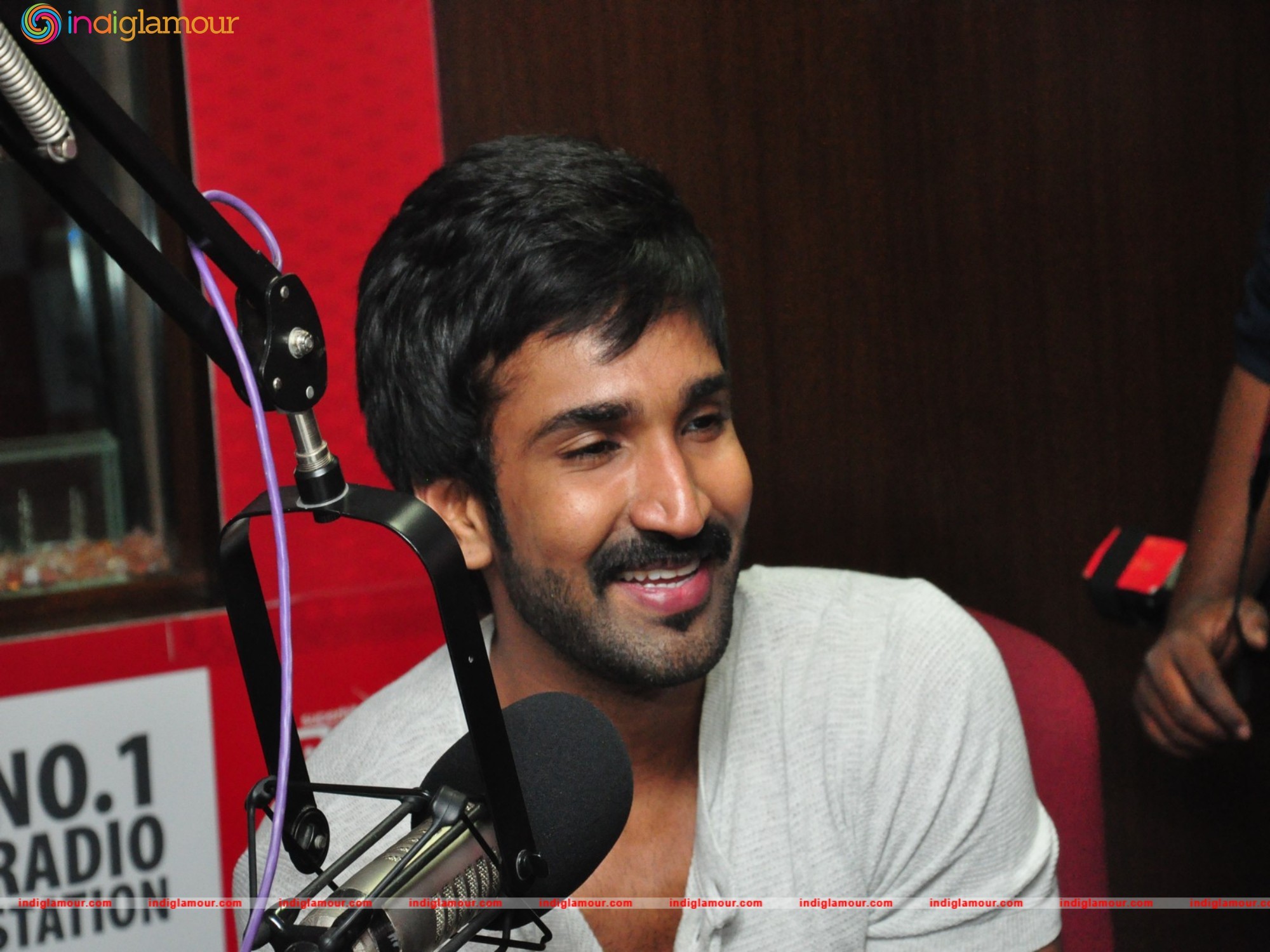 Aadhi Actor hd photo