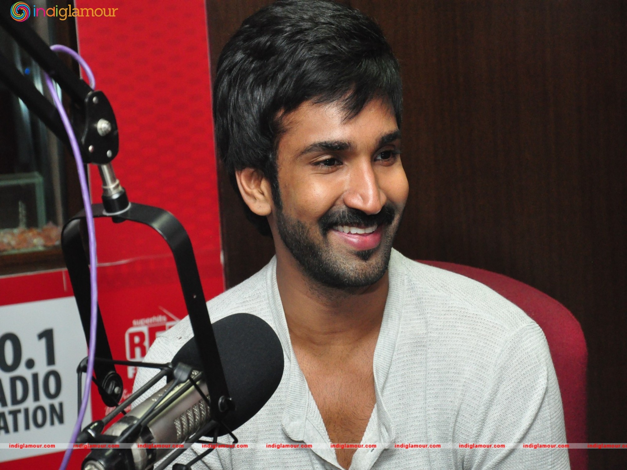 Aadhi Actor hd photo
