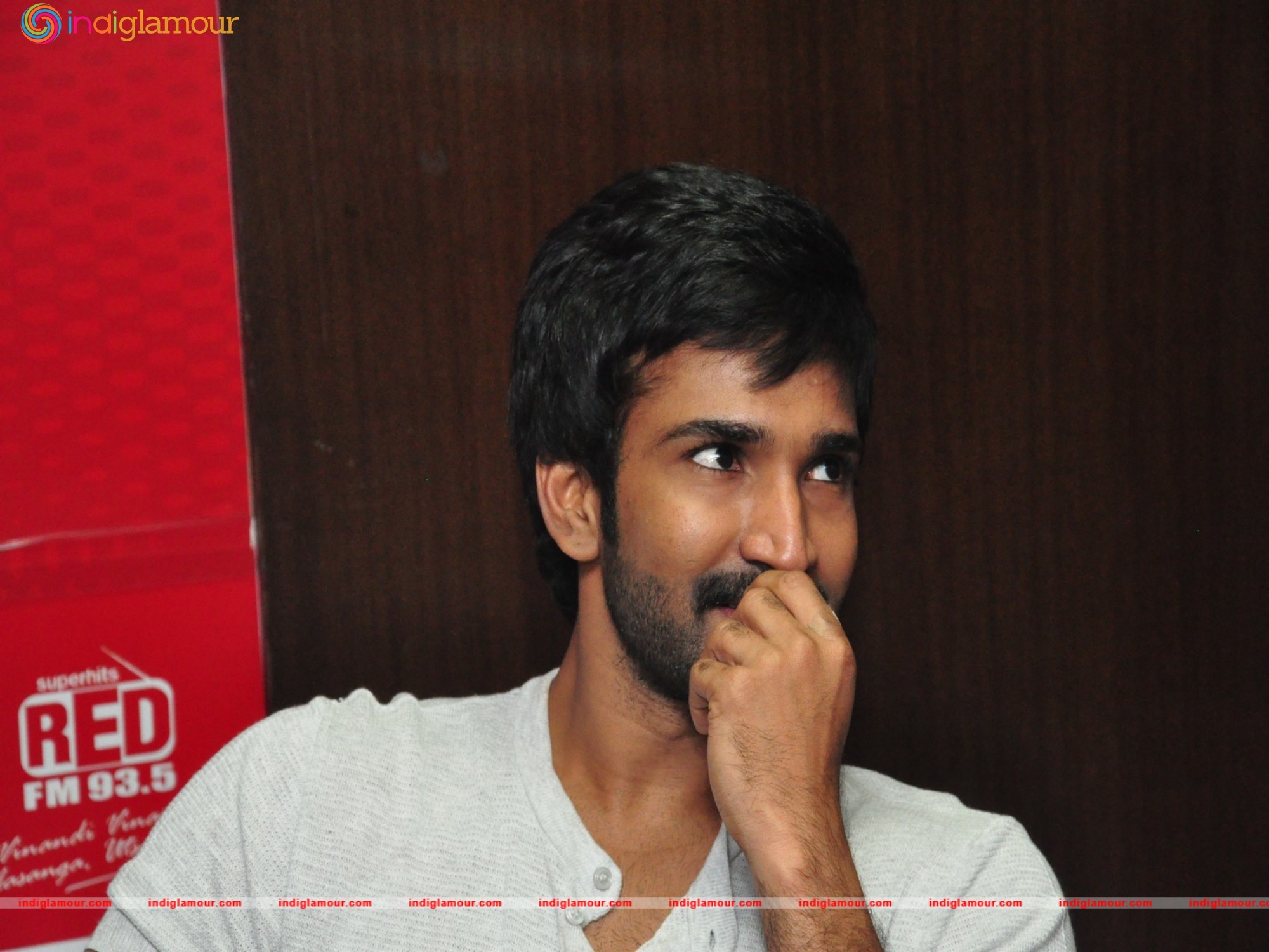 Aadhi Actor hd photo