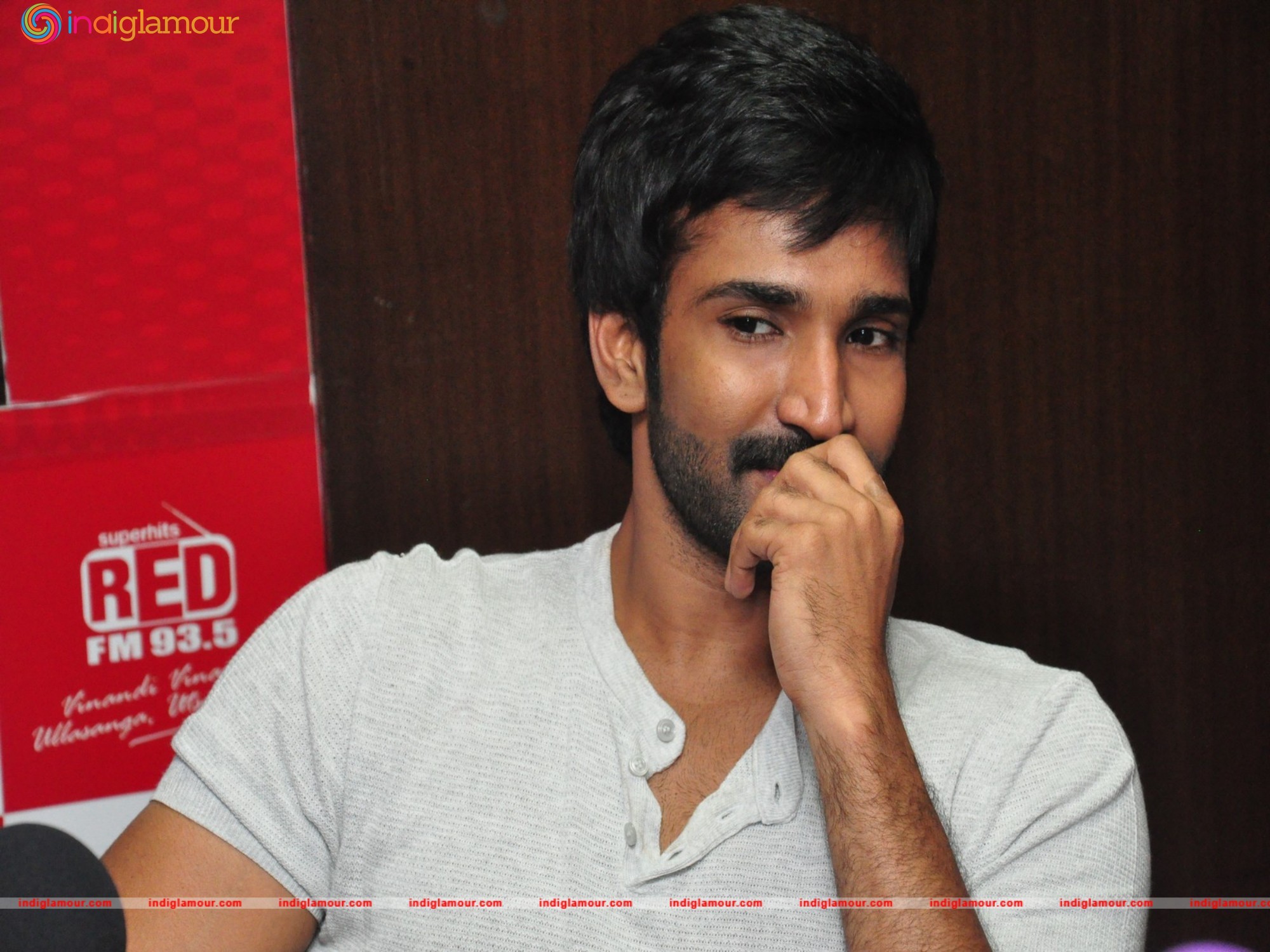 Aadhi Actor hd photo