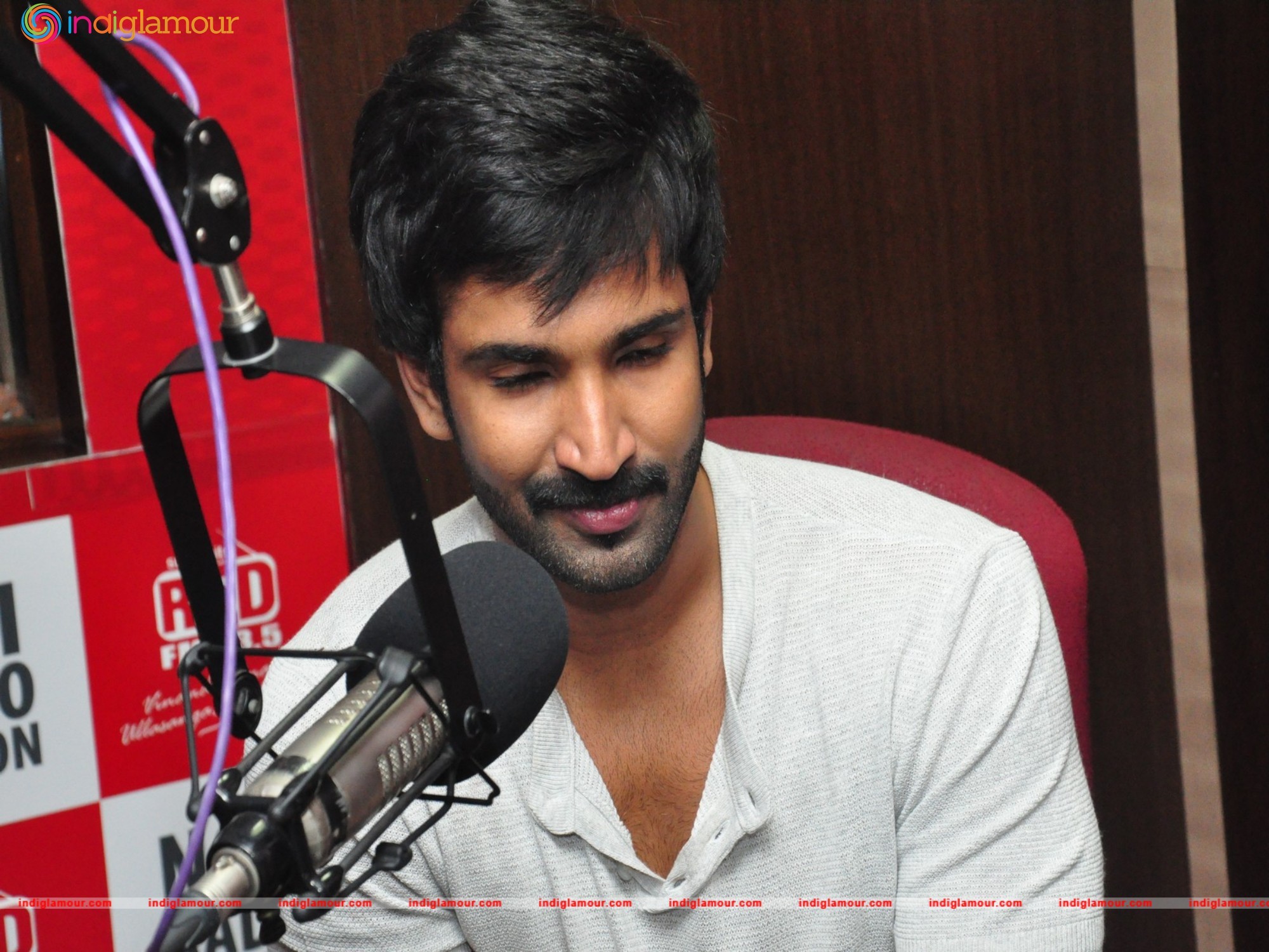 Aadhi Actor hd photo