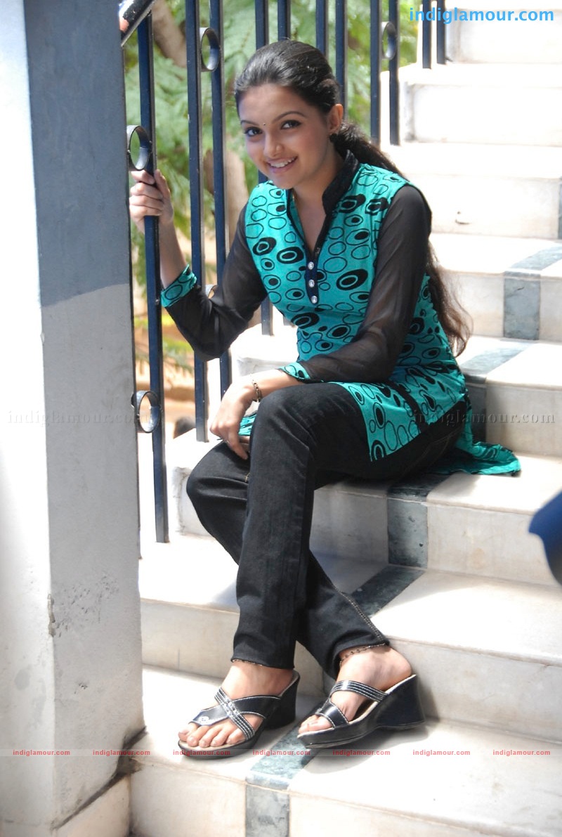 Saranya Mohan Actress hd photo
