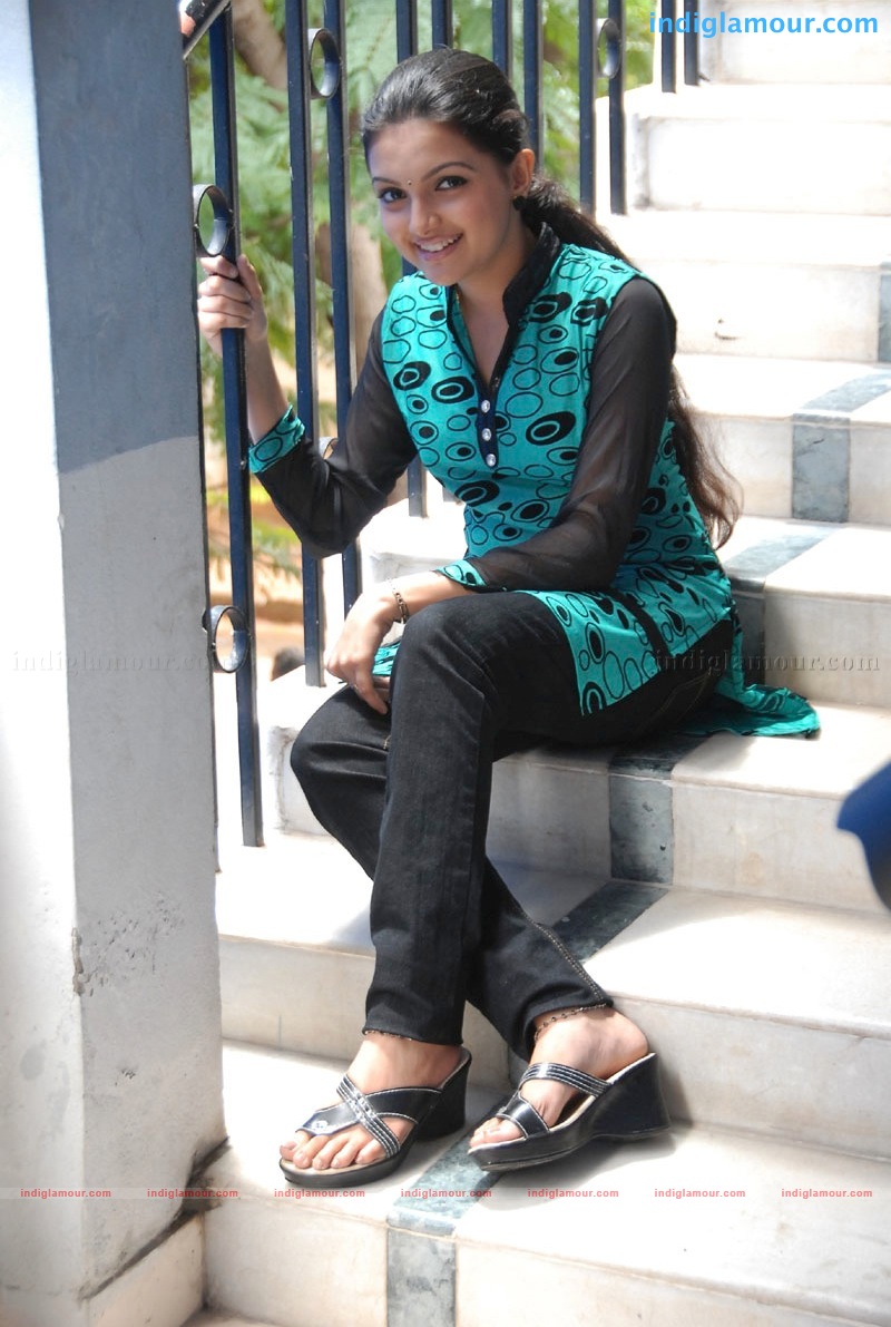 Saranya Mohan Actress hd photo