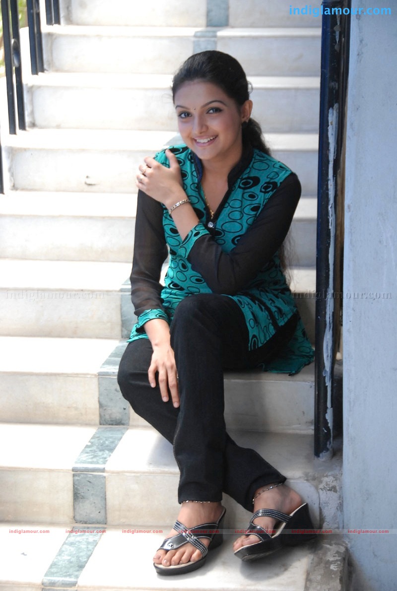 Saranya Mohan Actress hd photo