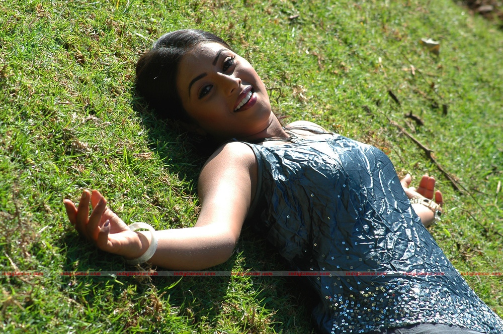 Poorna Actress hd photo