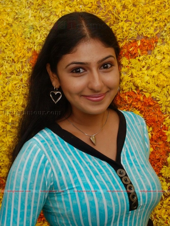 Monica Actress hd photo