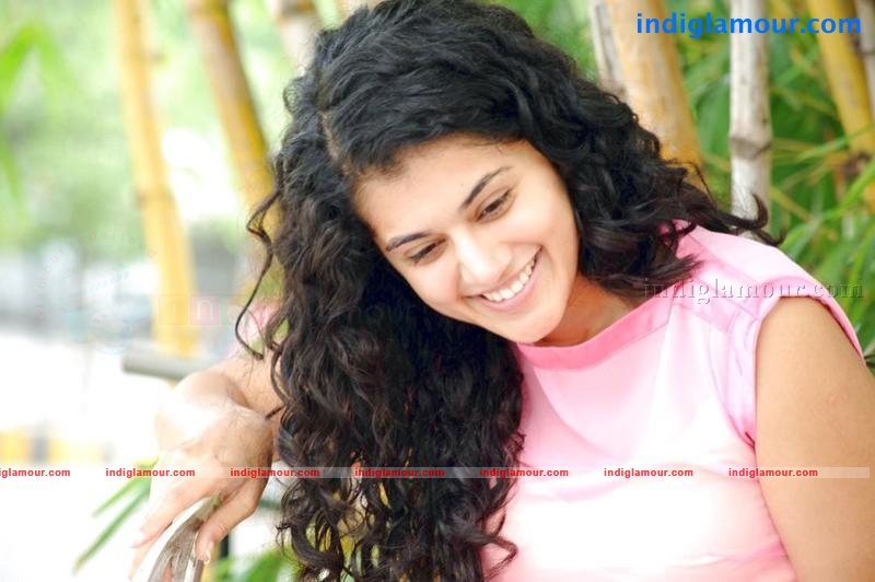 Tapsee Actress hd photo
