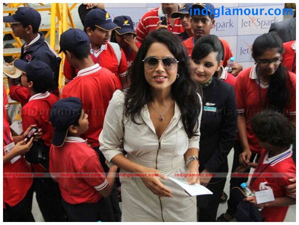 Sameera Reddy Actress hd photo