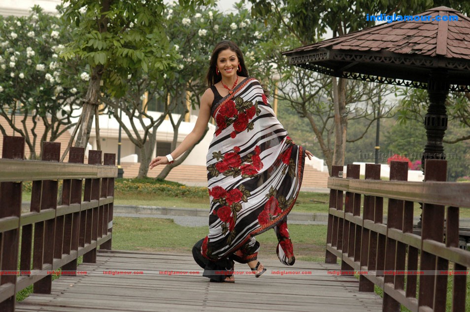 Sada Actress hd photo