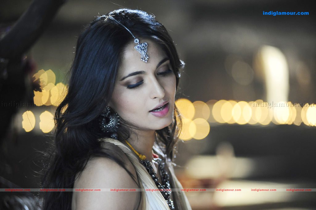 Anushka Actress hd photo