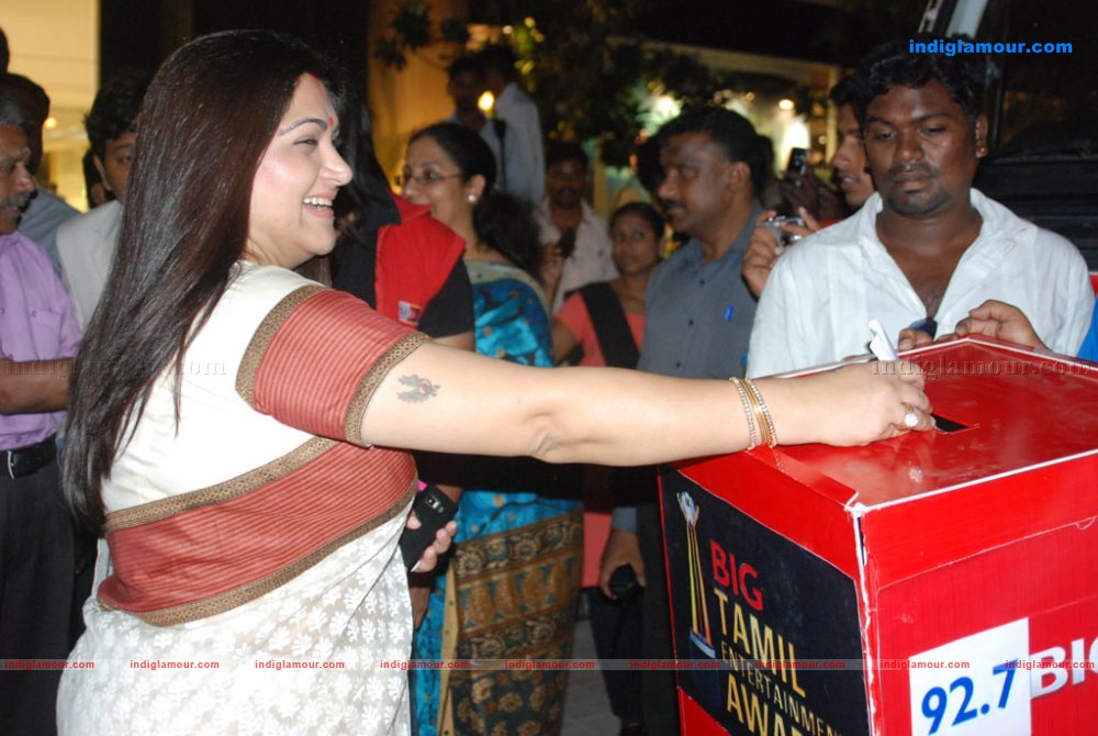 Kushboo Actress hd photo