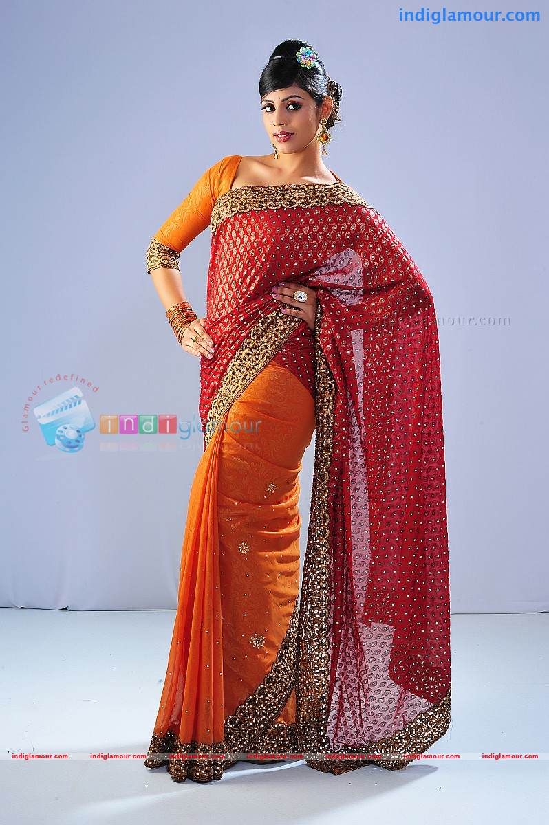Iniya Actress hd photo
