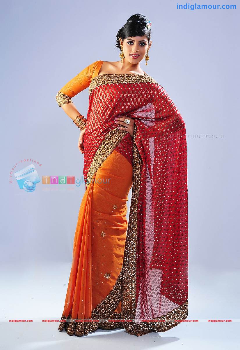 Iniya Actress hd photo