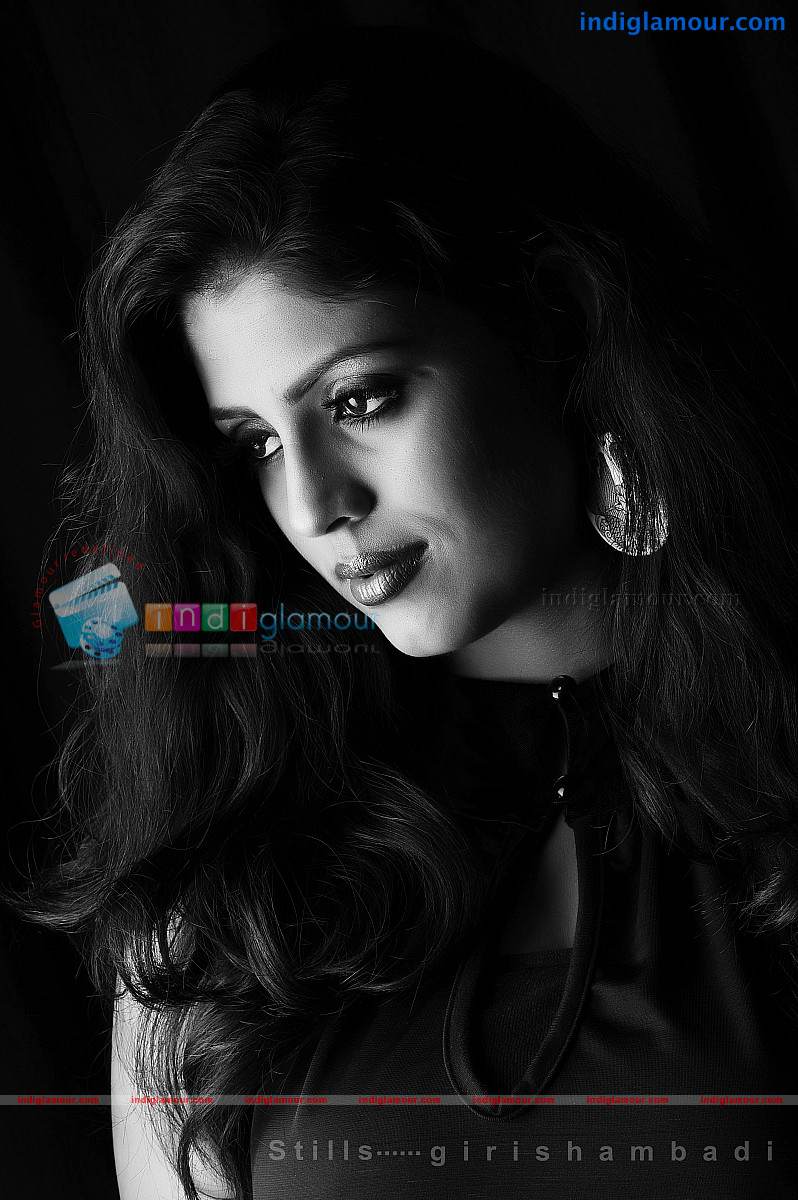 Iniya Actress hd photo