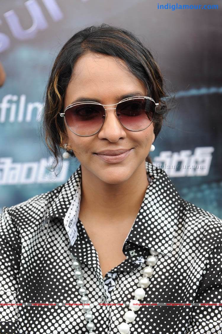 Manchu Lakshmi Actress hd photo