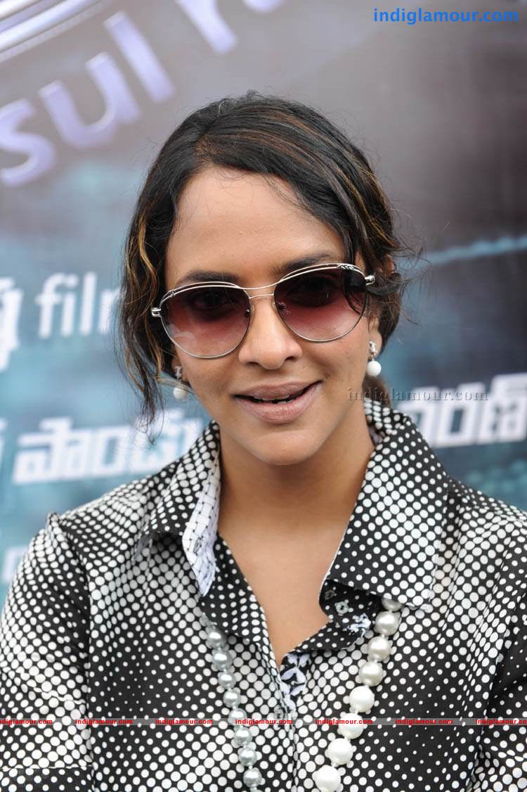 Manchu Lakshmi Actress hd photo