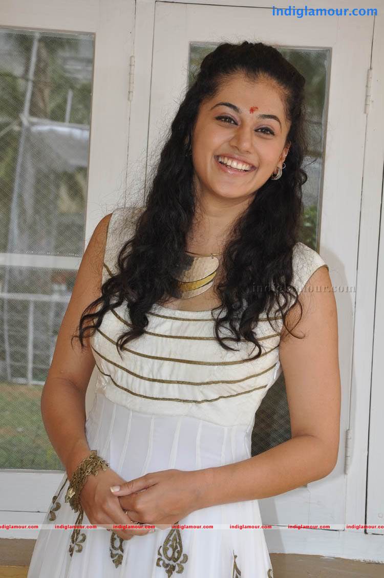 Tapsee Actress hd photo