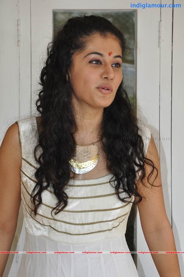 Tapsee Actress hd photo