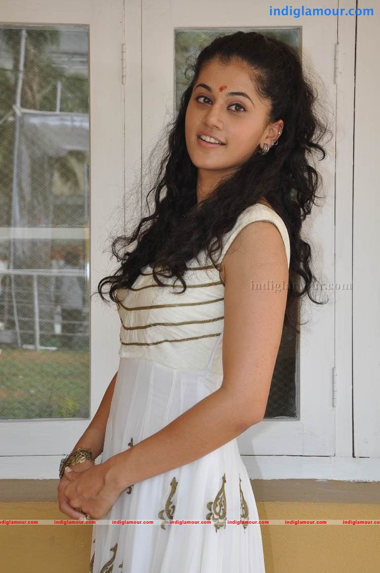 Tapsee Actress hd photo