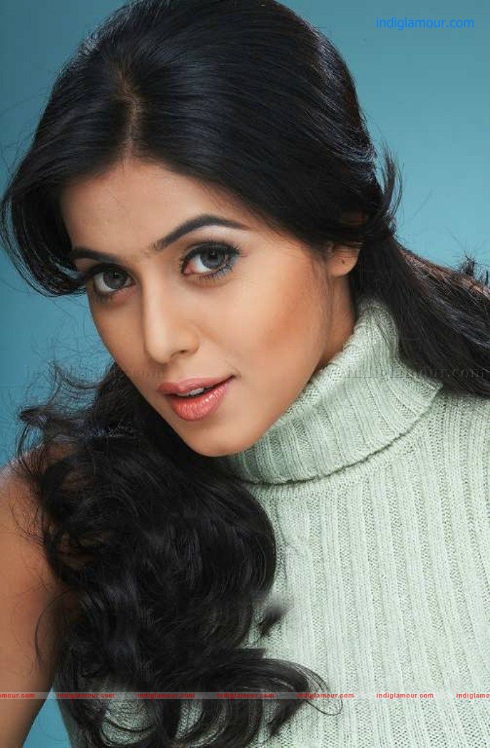 Poorna Actress hd photo