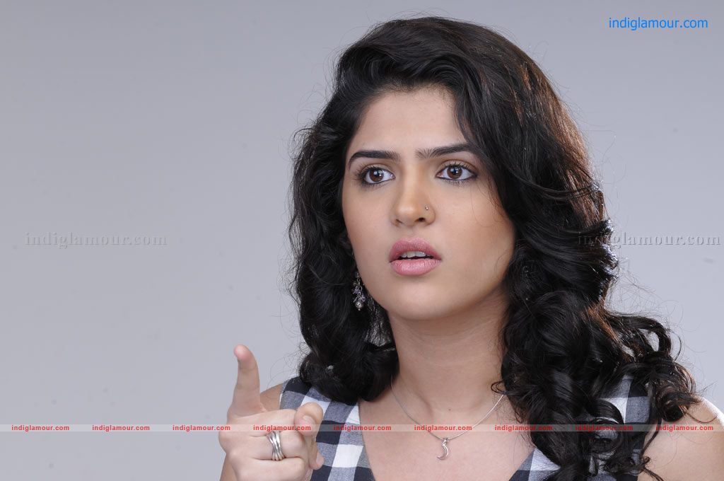 Deeksha Seth Actress hd photo