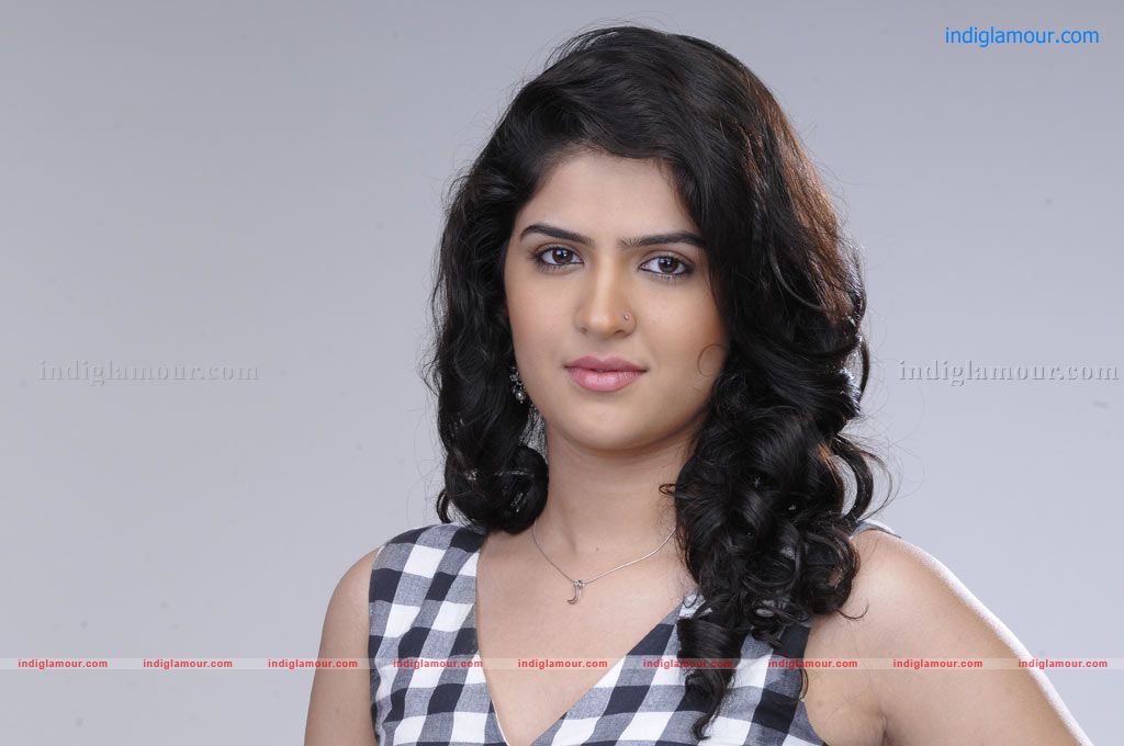 Deeksha Seth Actress hd photo