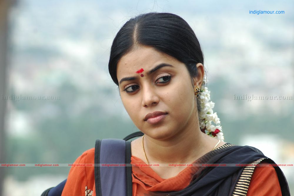 Poorna Actress hd photo