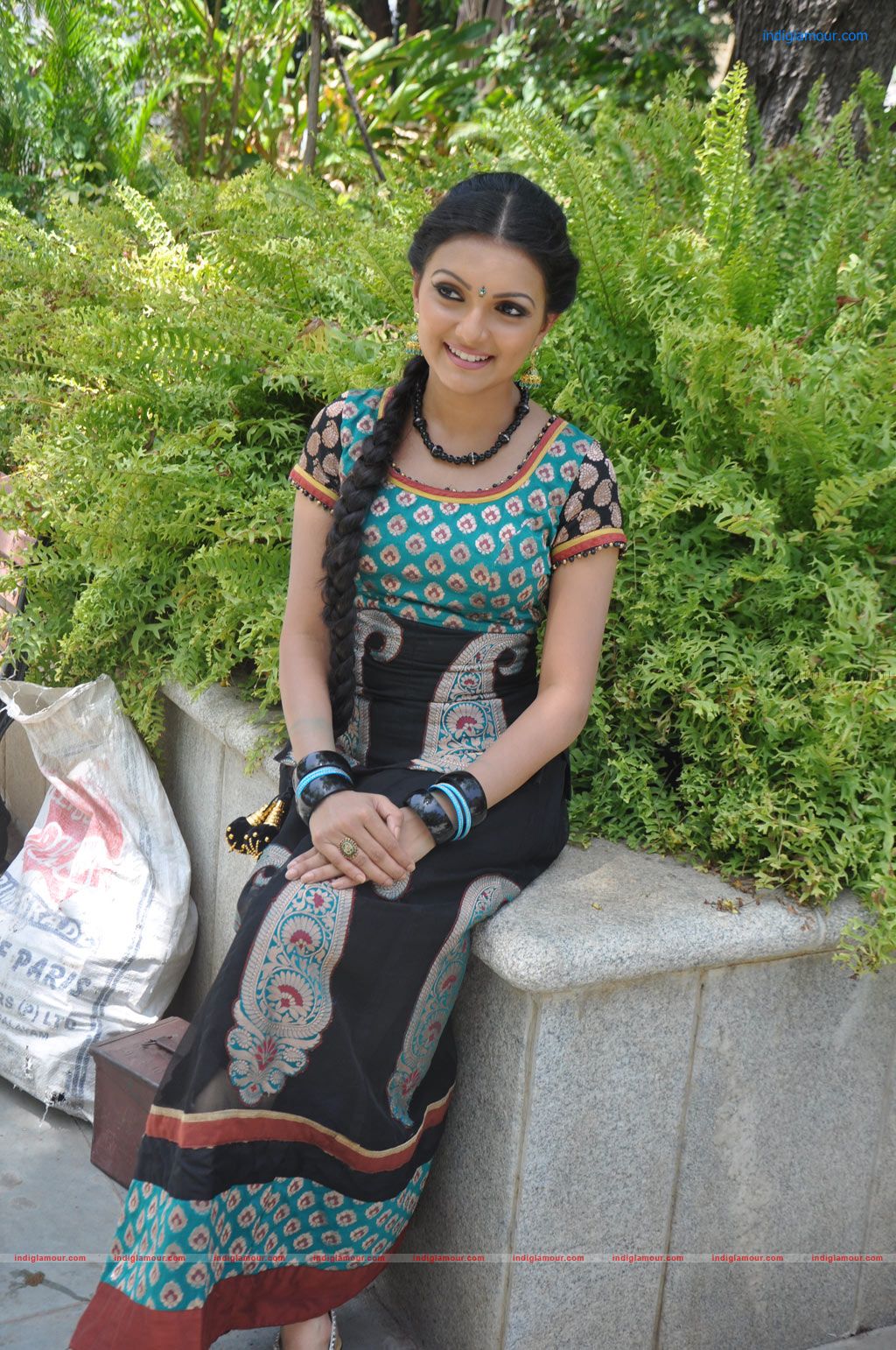 Saranya Mohan Actress hd photo