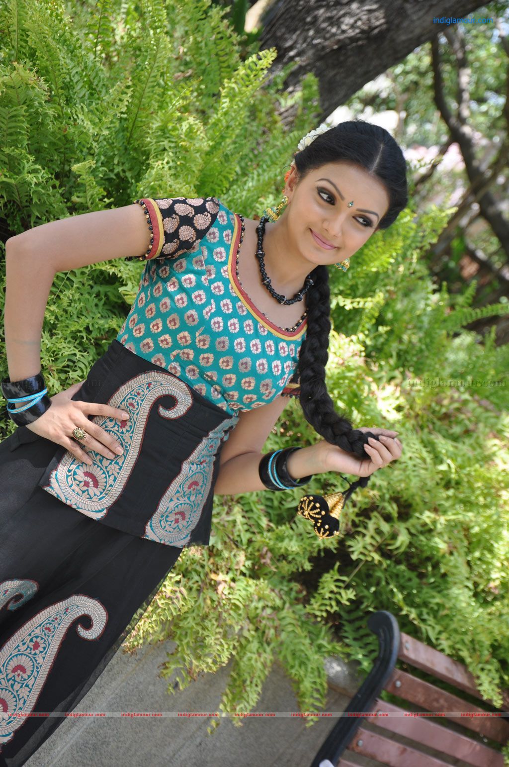 Saranya Mohan Actress hd photo