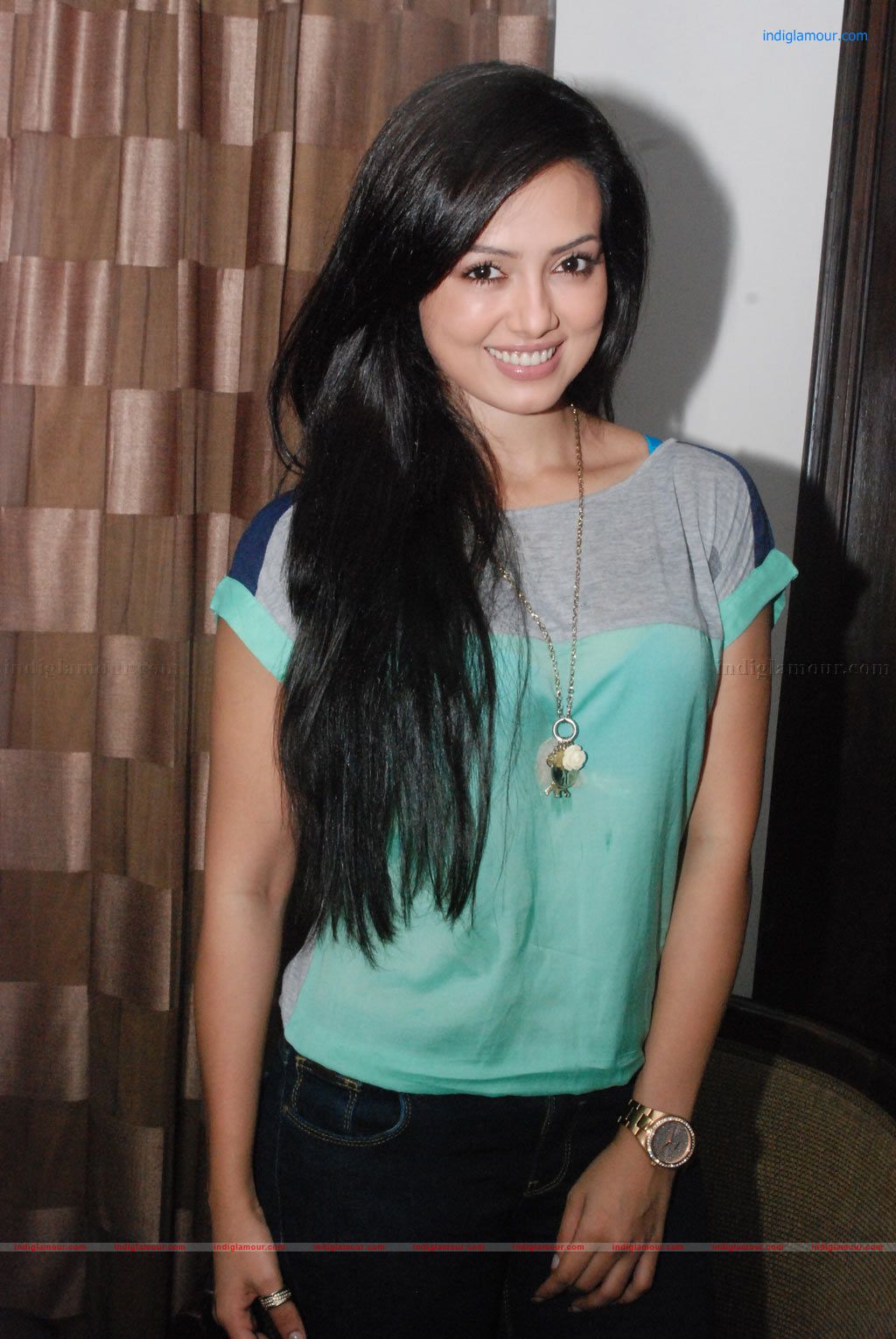 Sana Khan Actress hd photo