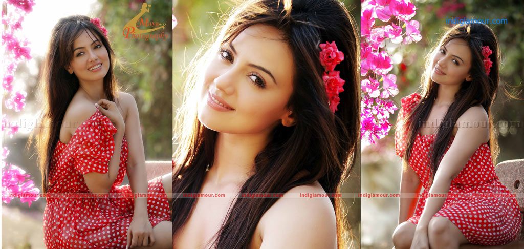 Sana Khan Actress hd photo