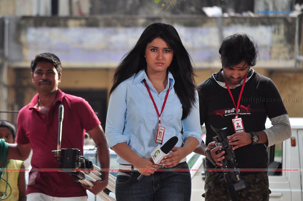 Poonam Bajwa Actress hd photo